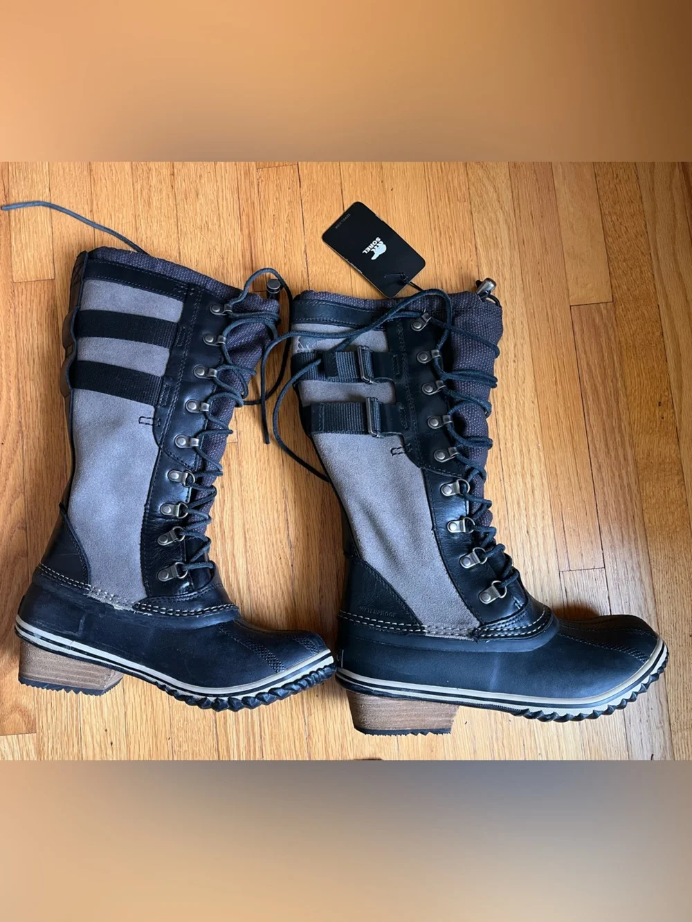 Sorel Conquest Carly II Lace-Up Winter Boots in Black Leather and Gray Suede 7